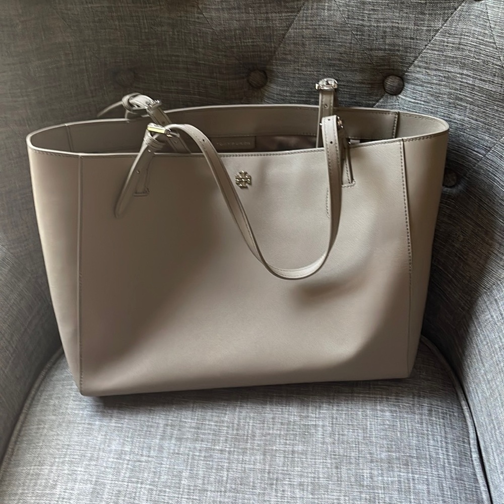 laptop bag or you can use it as a purse which I did! It’s a great work bag also!